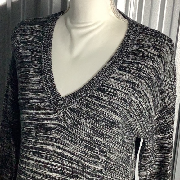 Ellen Tracy - Sz M - lightweight hi low sweater comfy v neck - Picture 3 of 5